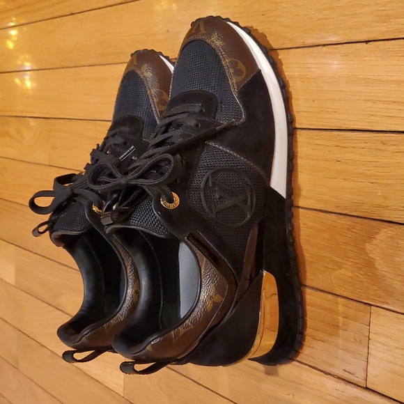 Louis Vuitton Sneakers - Picture 2 of 9